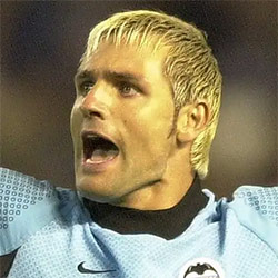 サンティアゴ・カニサレス